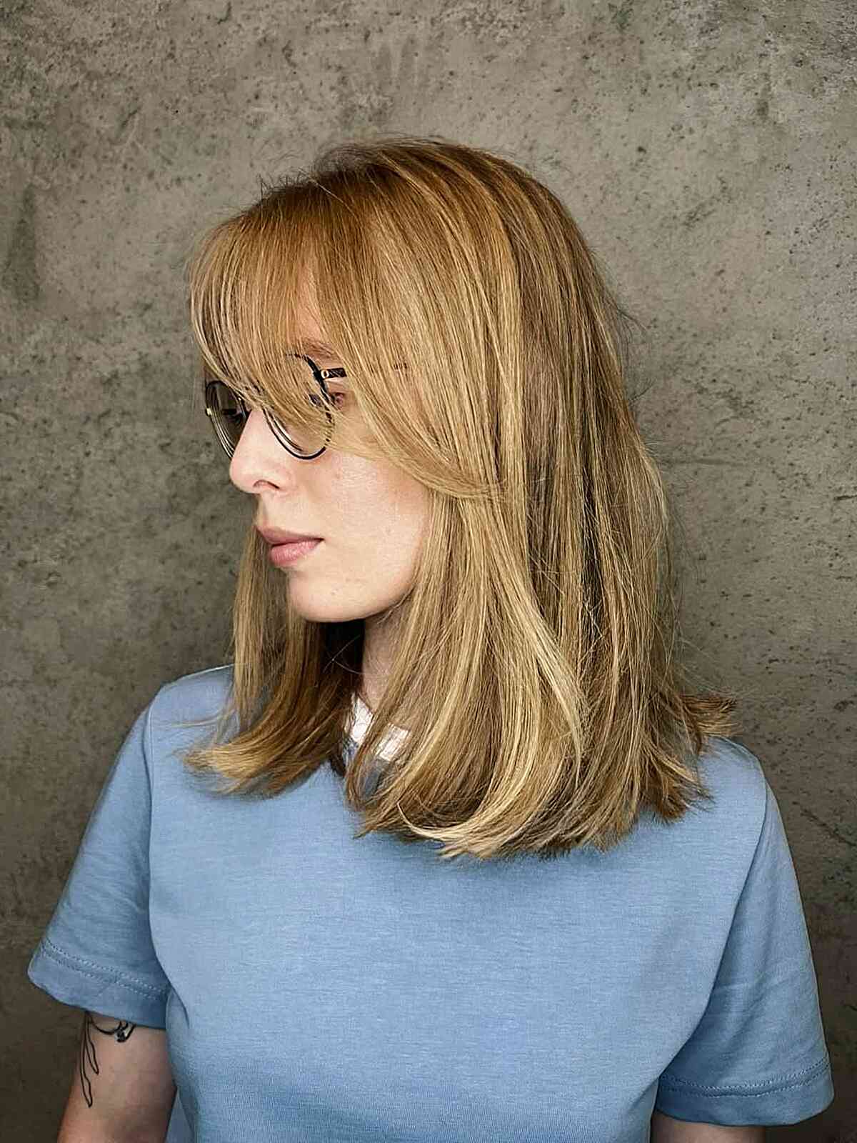 Honey Blonde Collarbone Bob With Curtain Bangs Honey Blonde Collarbone Bob With Curtain Bangs — Medium Hair Ideas