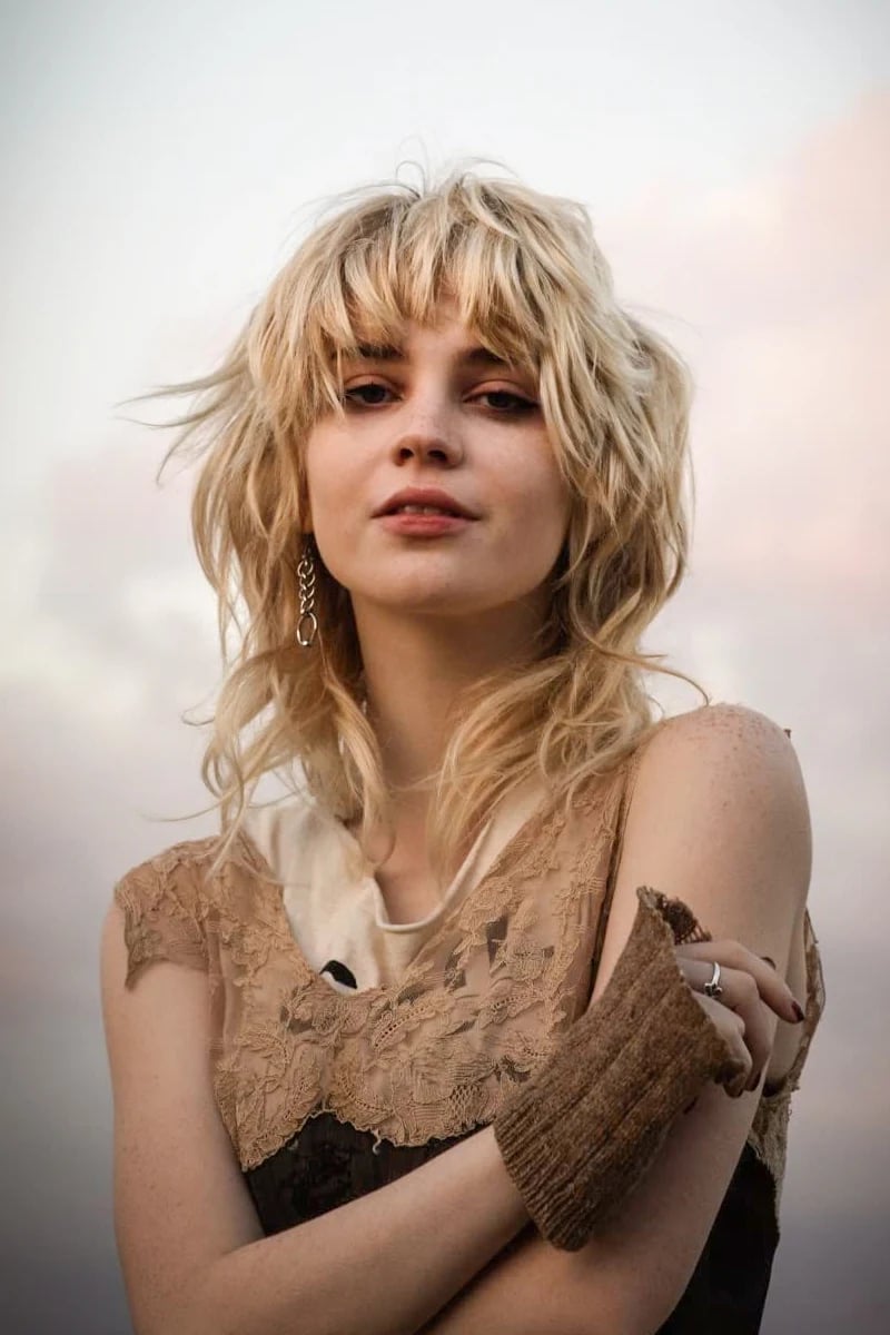 Shoulder Length Ash Blonde Shag With Loose Waves Shoulder Length Ash Blonde Shag With Loose Waves — Modern Shag Inspo