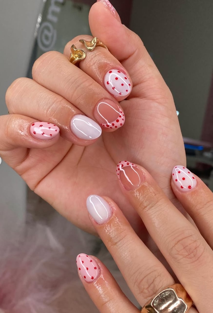 Short Oval Pink White With Strawberry Accents Short Oval Pink White With Strawberry Accents — Nails Easy Ideas