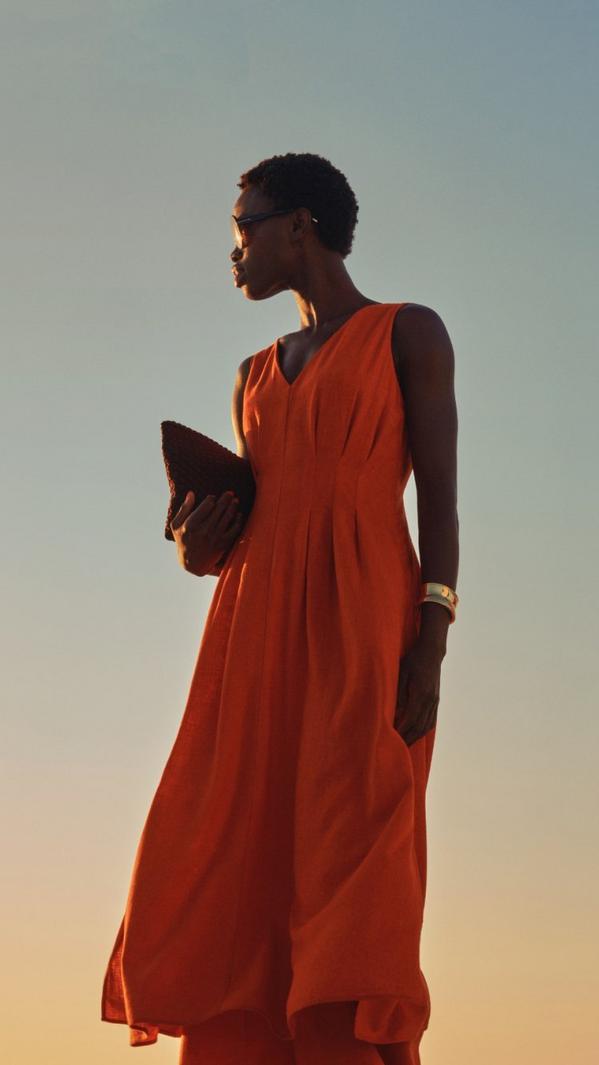 Sleeveless V-Neck Orange Midi Dress with Pleated Bodice Sleeveless V-Neck Orange Midi Dress with Pleated Bodice — Orange Dress Ideas