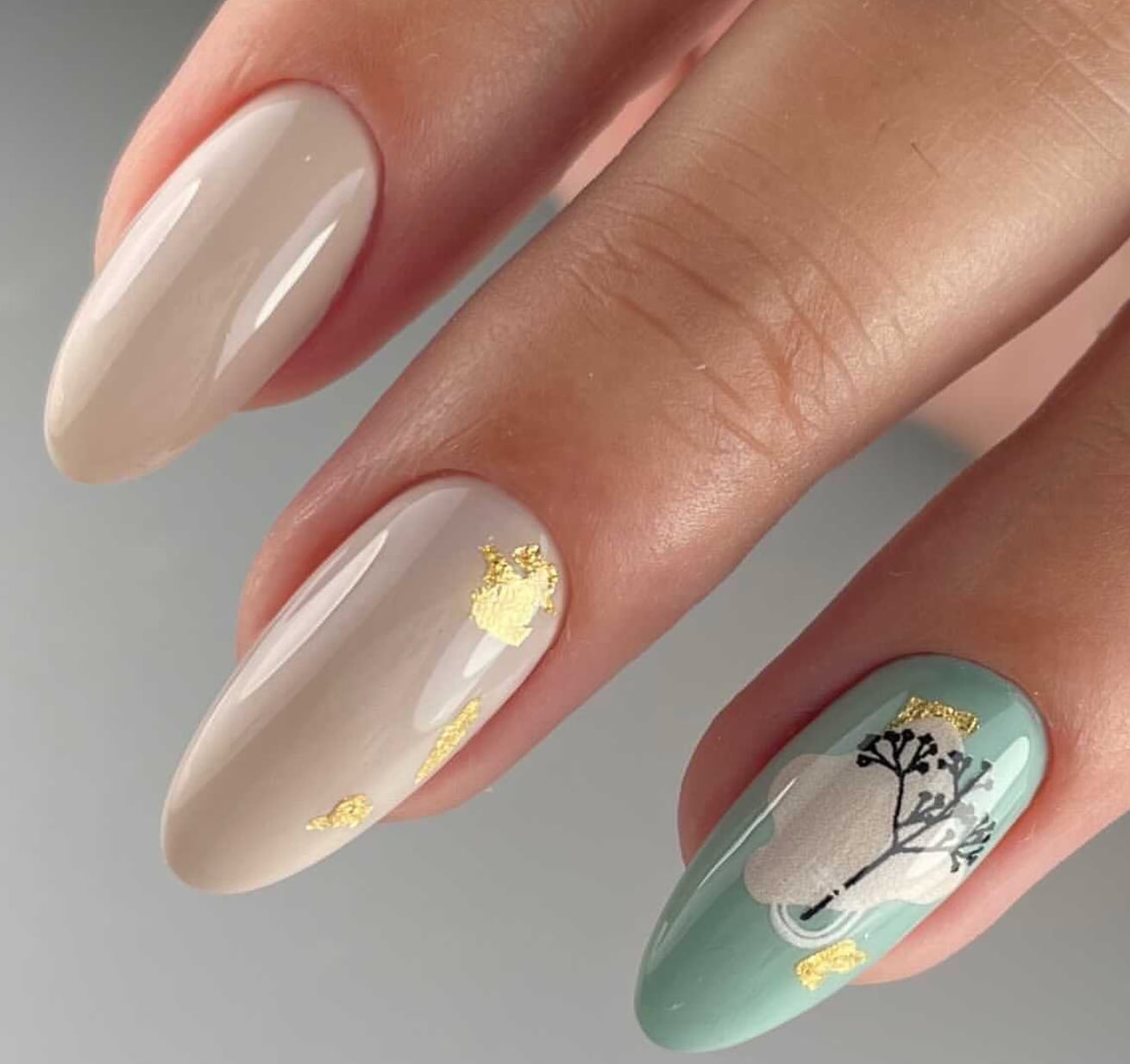 Nude Mint Green Gold Foil Floral Art Nails Nude Mint Green Gold Foil Floral Art Nails — Russian Manicure Designs