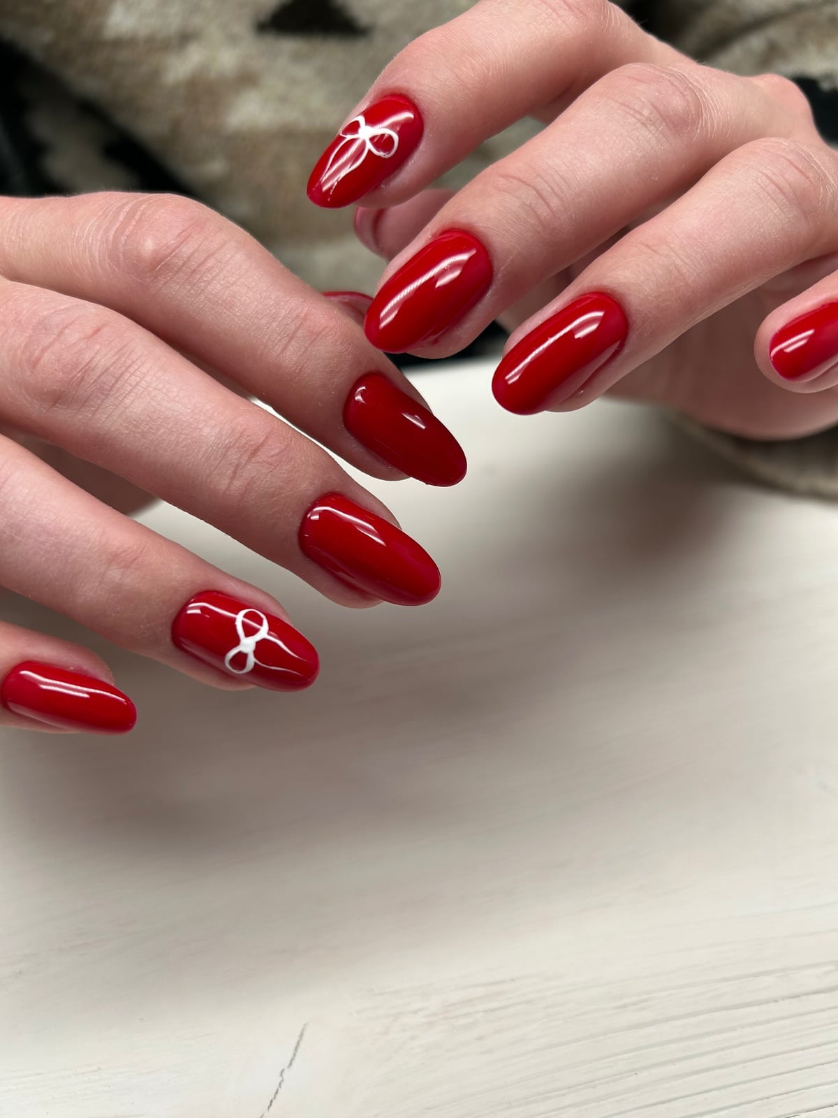 Vibrant Red with White Bow Oval Nails Vibrant Red with White Bow Oval Nails — Russian Manicure Designs