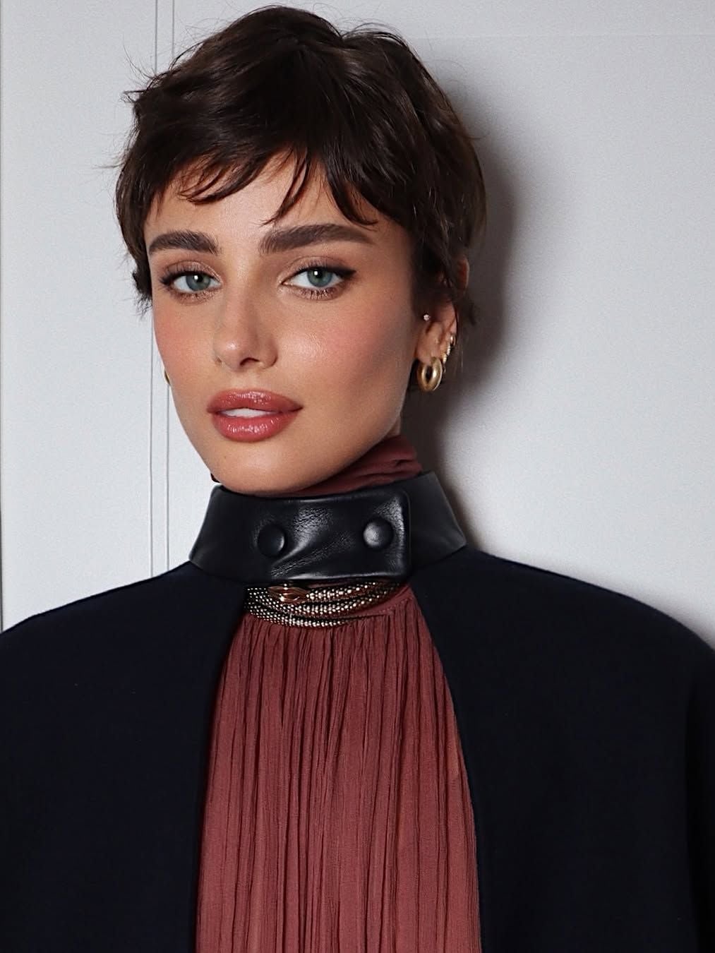 Textured Pixie With Side-Swept Bangs Textured Pixie With Side-Swept Bangs — Short Hair Ideas