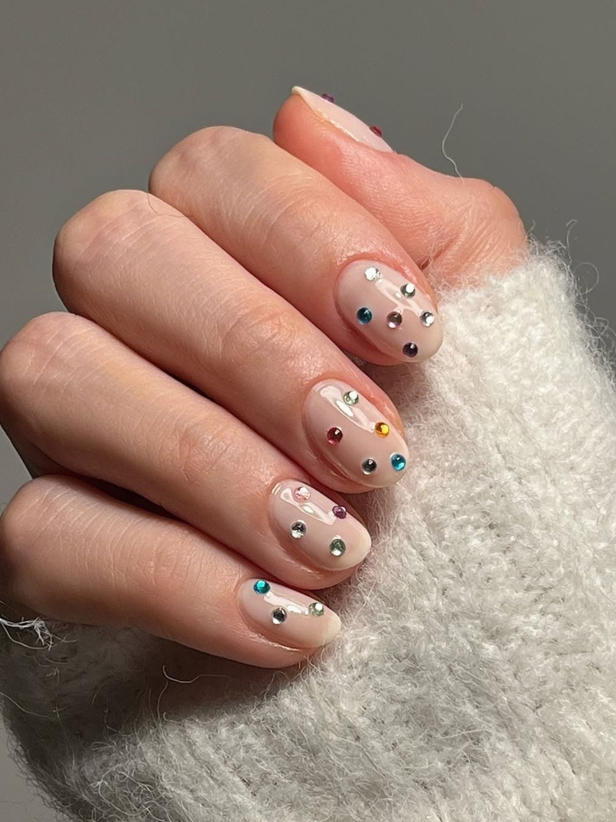 Sheer Nude Scattered Multicolor Rhinestone Soft Square Nails Sheer Nude Scattered Multicolor Rhinestone Soft Square Nails — Short Nail Art Ideas
