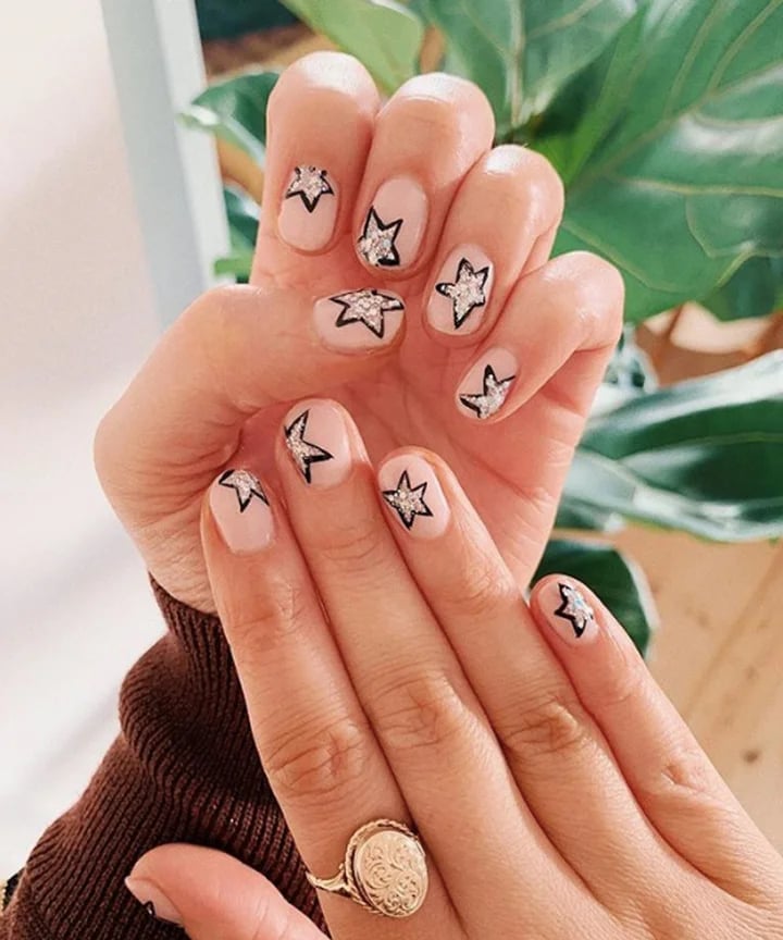 Nude Star Outline Glitter Short Almond Nails Nude Star Outline Glitter Short Almond Nails — Short Nail Art Ideas