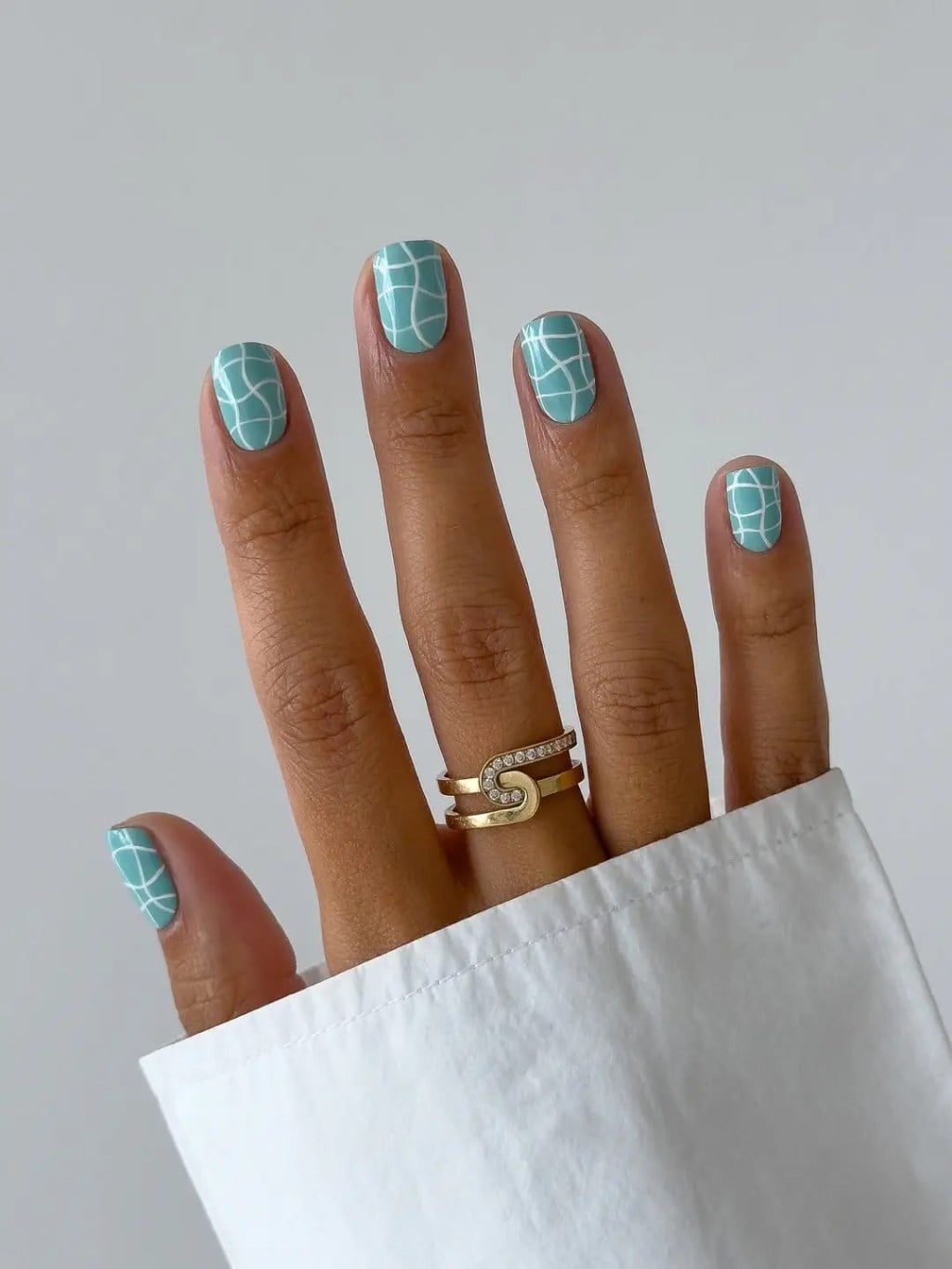 Teal With White Grid Short Oval Nails Teal With White Grid Short Oval Nails — Short Nails Color Designs