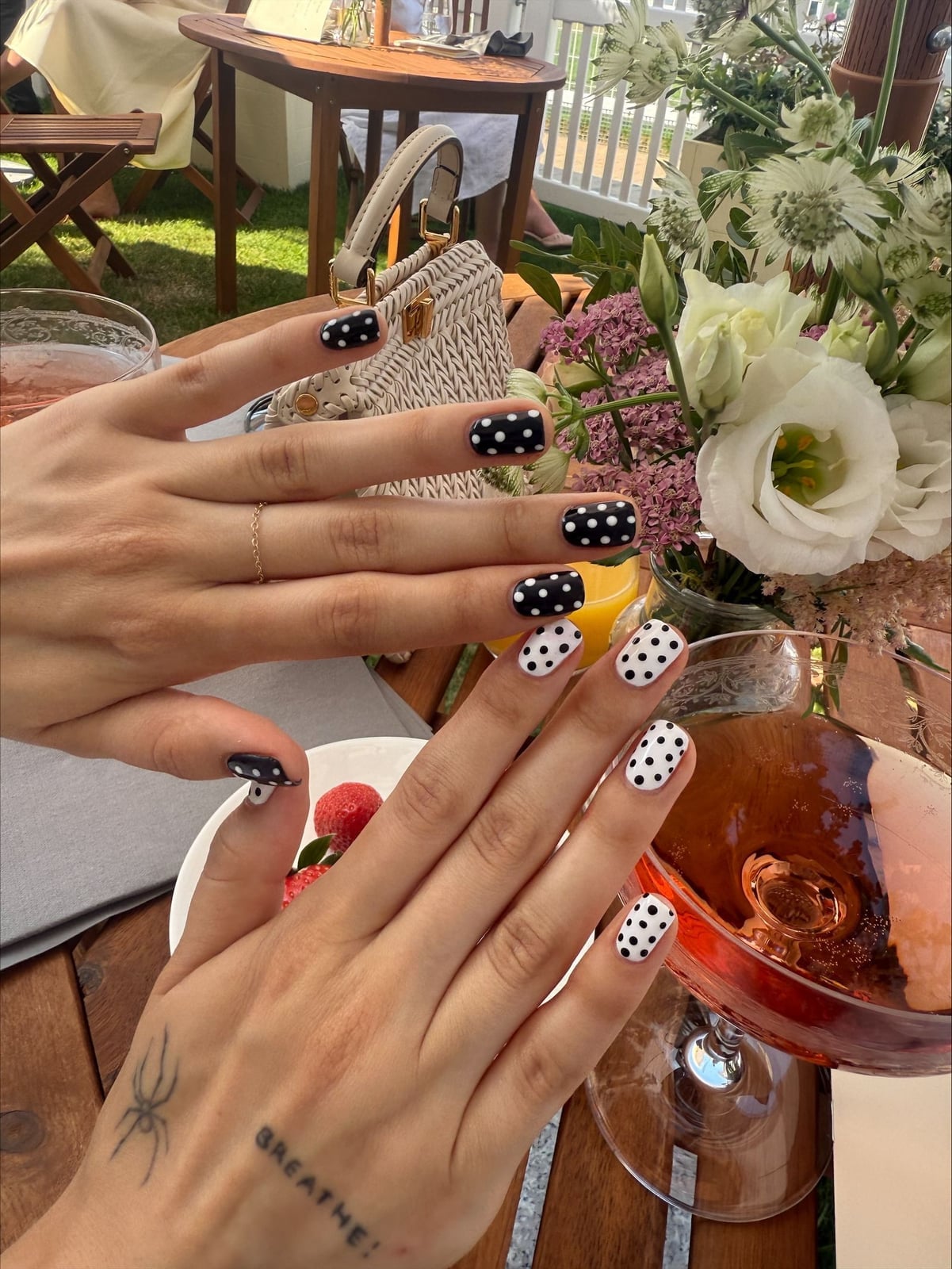 Black And White Polka Dot Short Square Black And White Polka Dot Short Square — Short Nails Color Designs