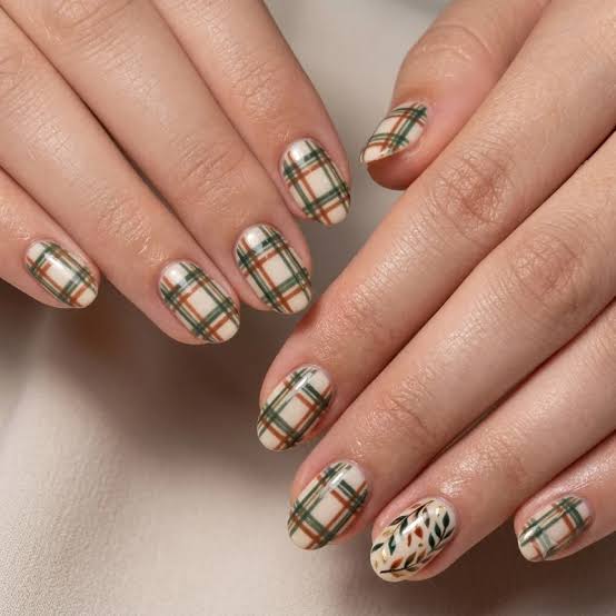 Plaid Pattern Short Oval Nails Plaid Pattern Short Oval Nails — Short Nails Color Designs