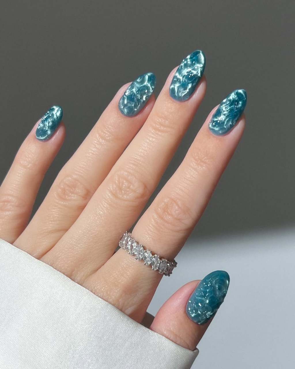 Medium Oval Nails With Teal Textured Pattern — Simple 3D Nails