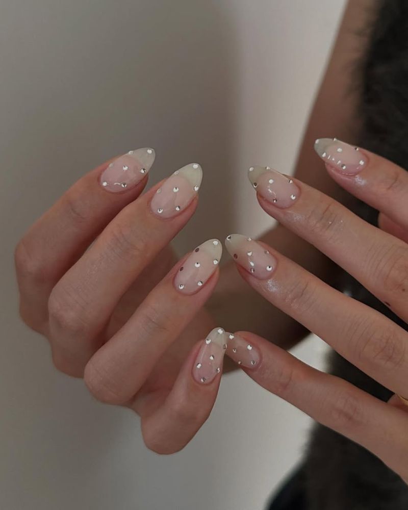 Nude Almond French Tips With Scattered Rhinestones Nude Almond French Tips With Scattered Rhinestones — Simple Almond Nails