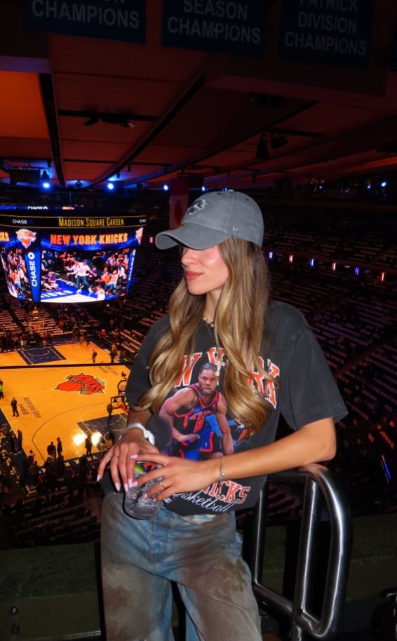 Graphic T-Shirt with Baggy Jeans and Baseball Cap Graphic T-Shirt with Baggy Jeans and Baseball Cap — Simple Basketball Game Outfits