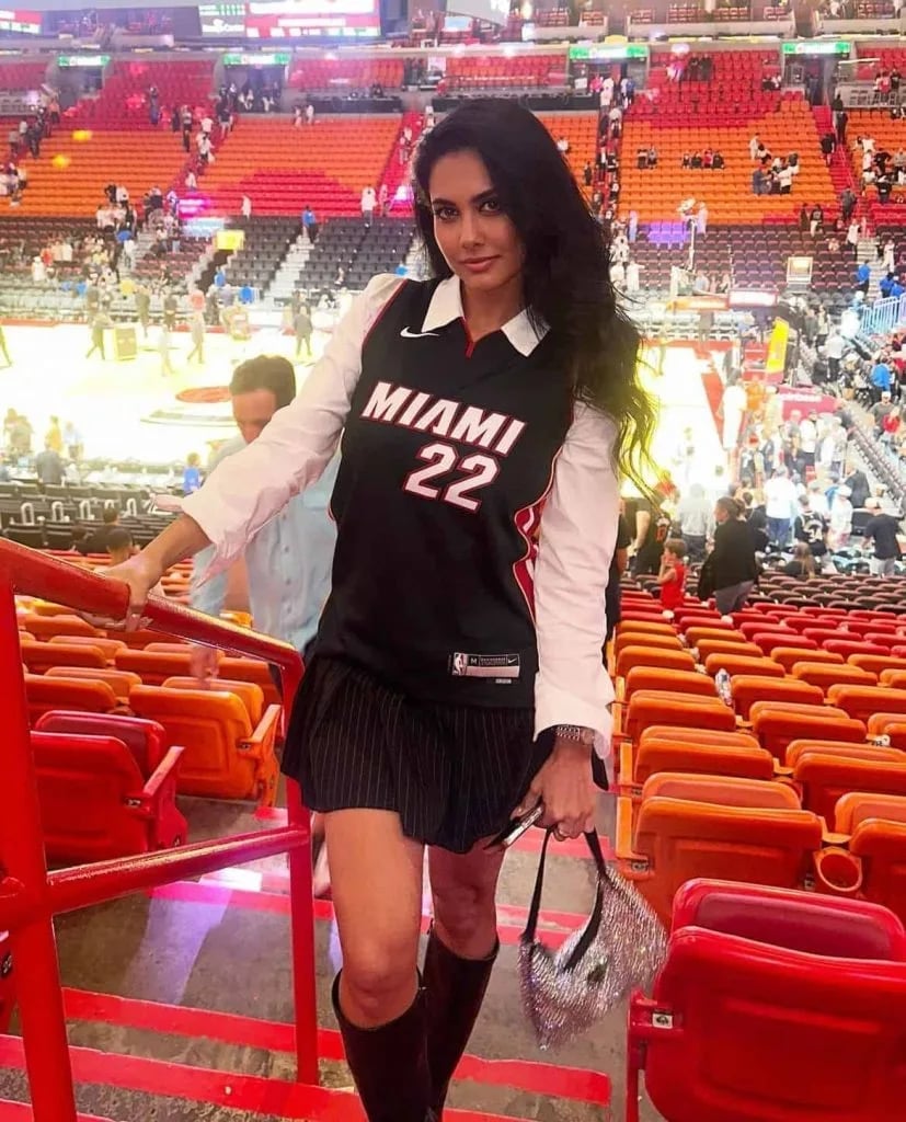 Basketball Jersey Over Collared Shirt with Mini Skirt Basketball Jersey Over Collared Shirt with Mini Skirt — Simple Basketball Game Outfits