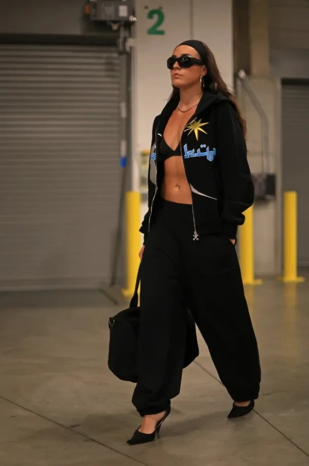 Zip-up Hoodie with Bralette and Baggy Pants Zip-up Hoodie with Bralette and Baggy Pants — Simple Basketball Game Outfits