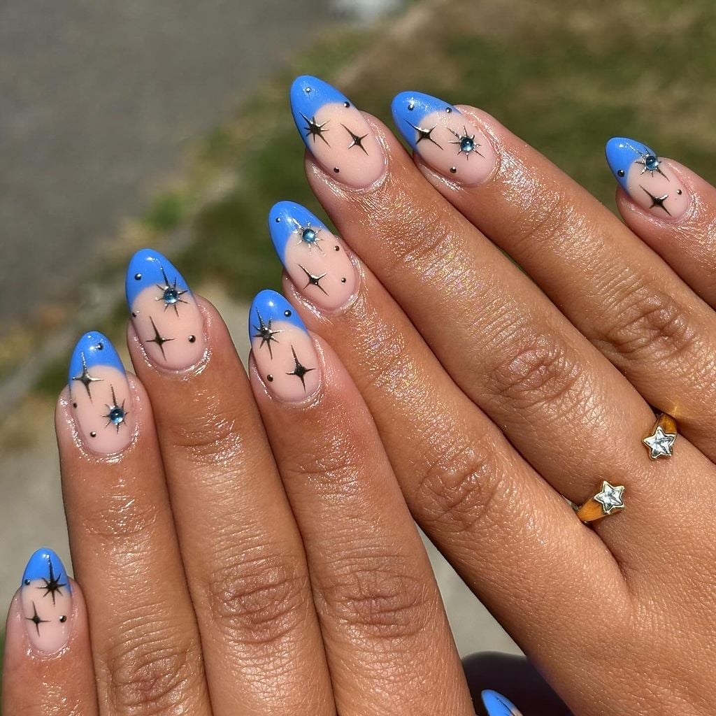 Short Oval Milky White Star Accent Nails Short Oval Milky White Star Accent Nails — Simple Birthday Nails