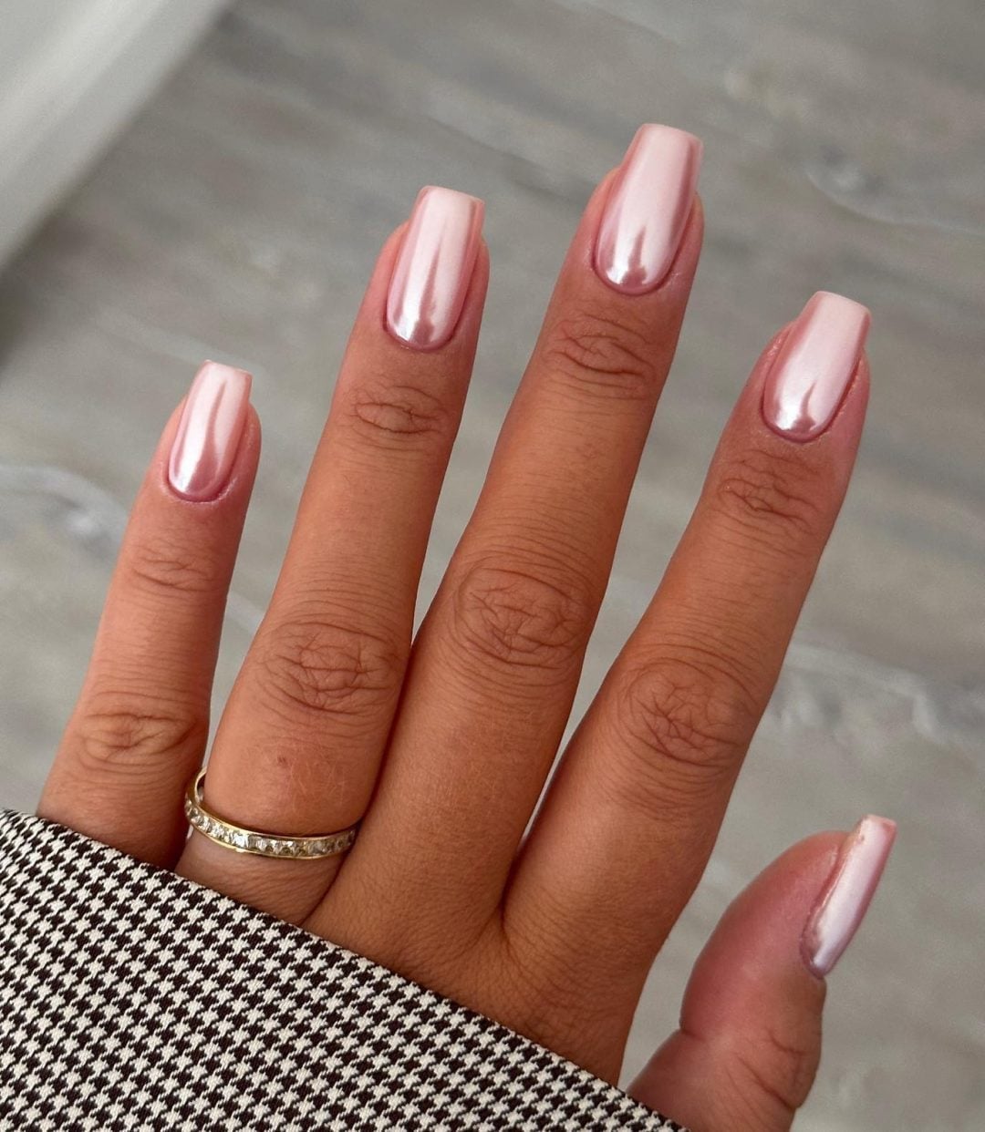 Medium Square Pearlescent Chrome Nails Medium Square Pearlescent Chrome Nails — Simple Birthday Nails