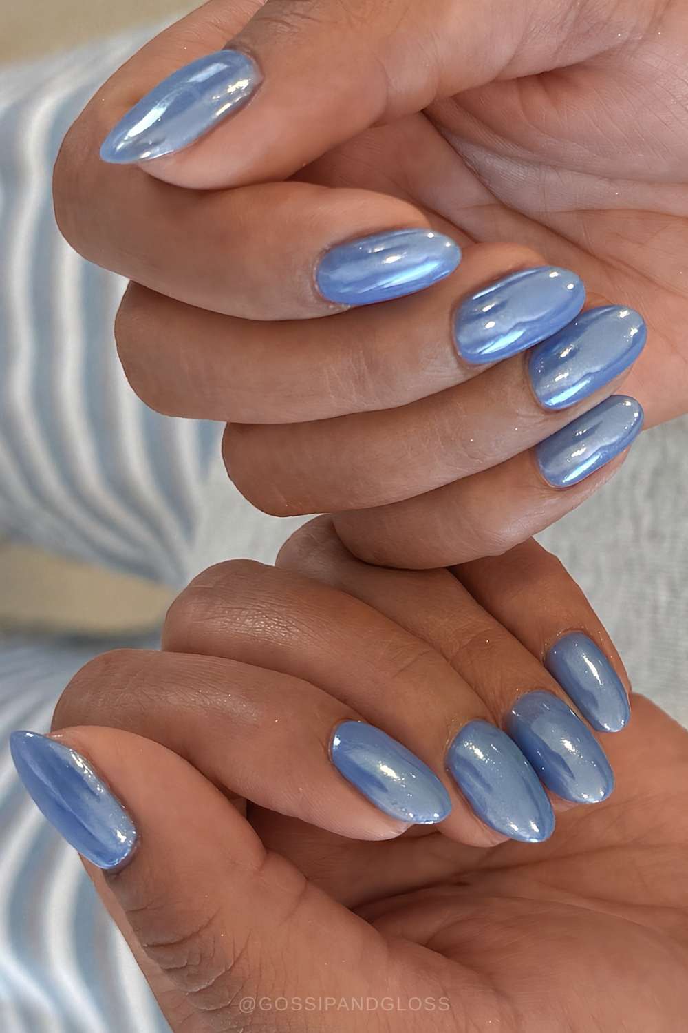 Reflective Light Blue Chrome Oval Nails Reflective Light Blue Chrome Oval Nails — Simple Blue Chrome Nails