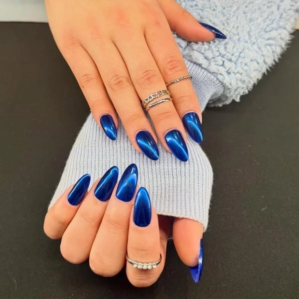 Light Blue Chrome French Tip Almond Nails, Everyday Version Light Blue Chrome French Tip Almond Nails, Everyday Version — Simple Blue Chrome Nails