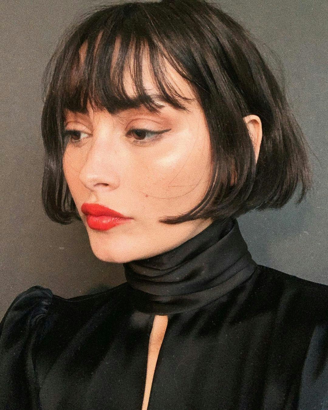 Chin Bob With Blunt Bangs Air Dried Chin Bob With Blunt Bangs Air Dried — Simple Blunt Bob