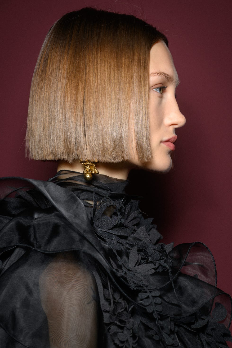Precise Chin Length Light Blonde Bob Precise Chin Length Light Blonde Bob — Simple Blunt Bob