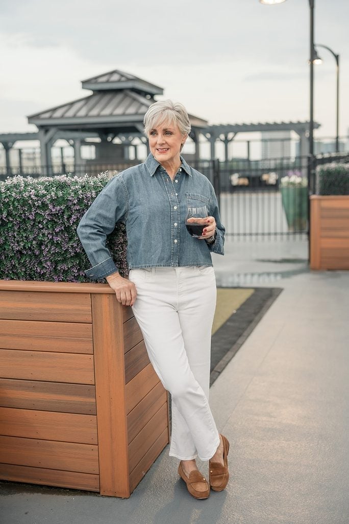 Cropped Denim Shirt with White Straight-Leg Trousers Cropped Denim Shirt with White Straight-Leg Trousers — Simple Button Down Outfits