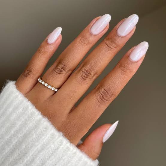 Pearlescent White Shimmer Medium Almond Nails Pearlescent White Shimmer Medium Almond Nails — Simple Champagne Nails