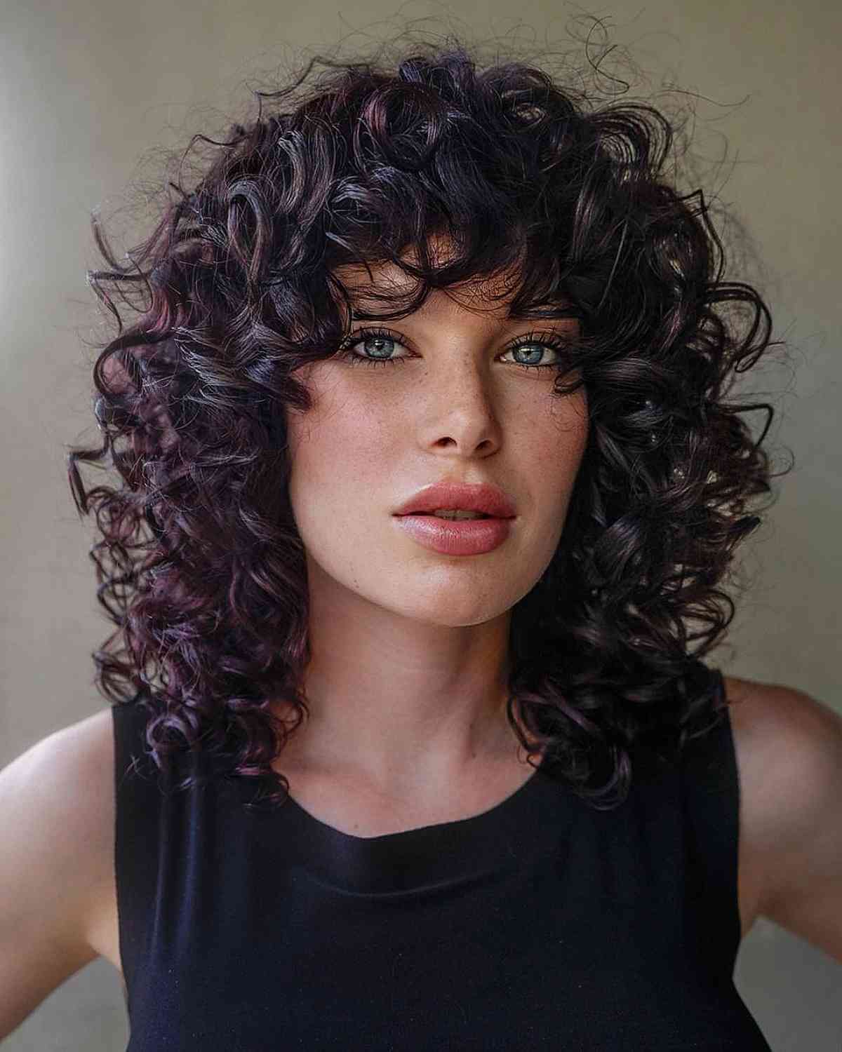 Collarbone Shag With Curtain Bangs Collarbone Shag With Curtain Bangs — Simple Curly Bangs