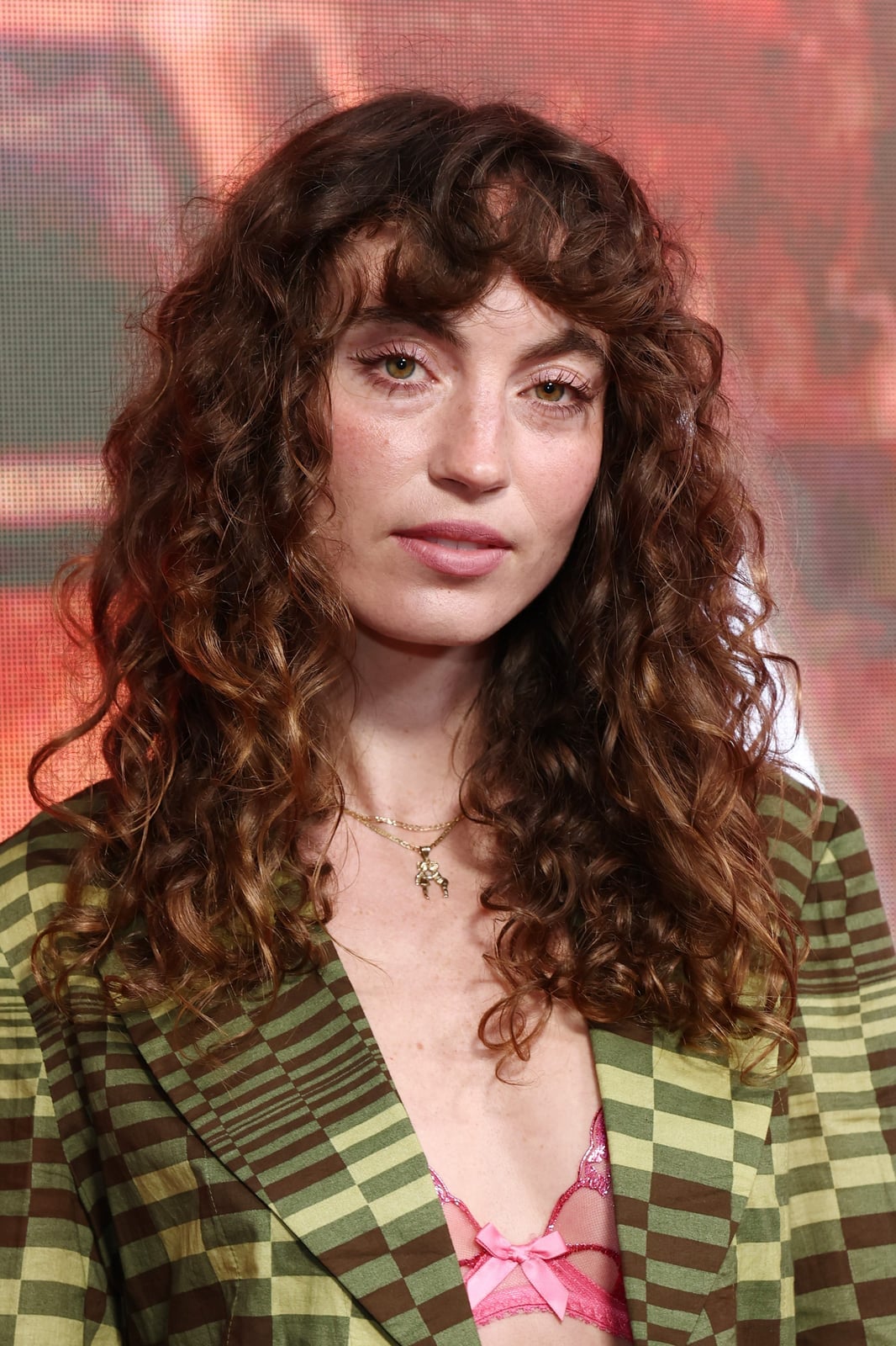 Collarbone Auburn Layers With Wispy Bangs Collarbone Auburn Layers With Wispy Bangs — Simple Curly Bangs