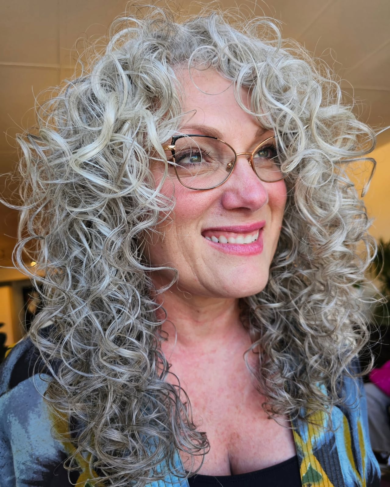 Grey Shag With Voluminous Curls — Simple Curly Shag