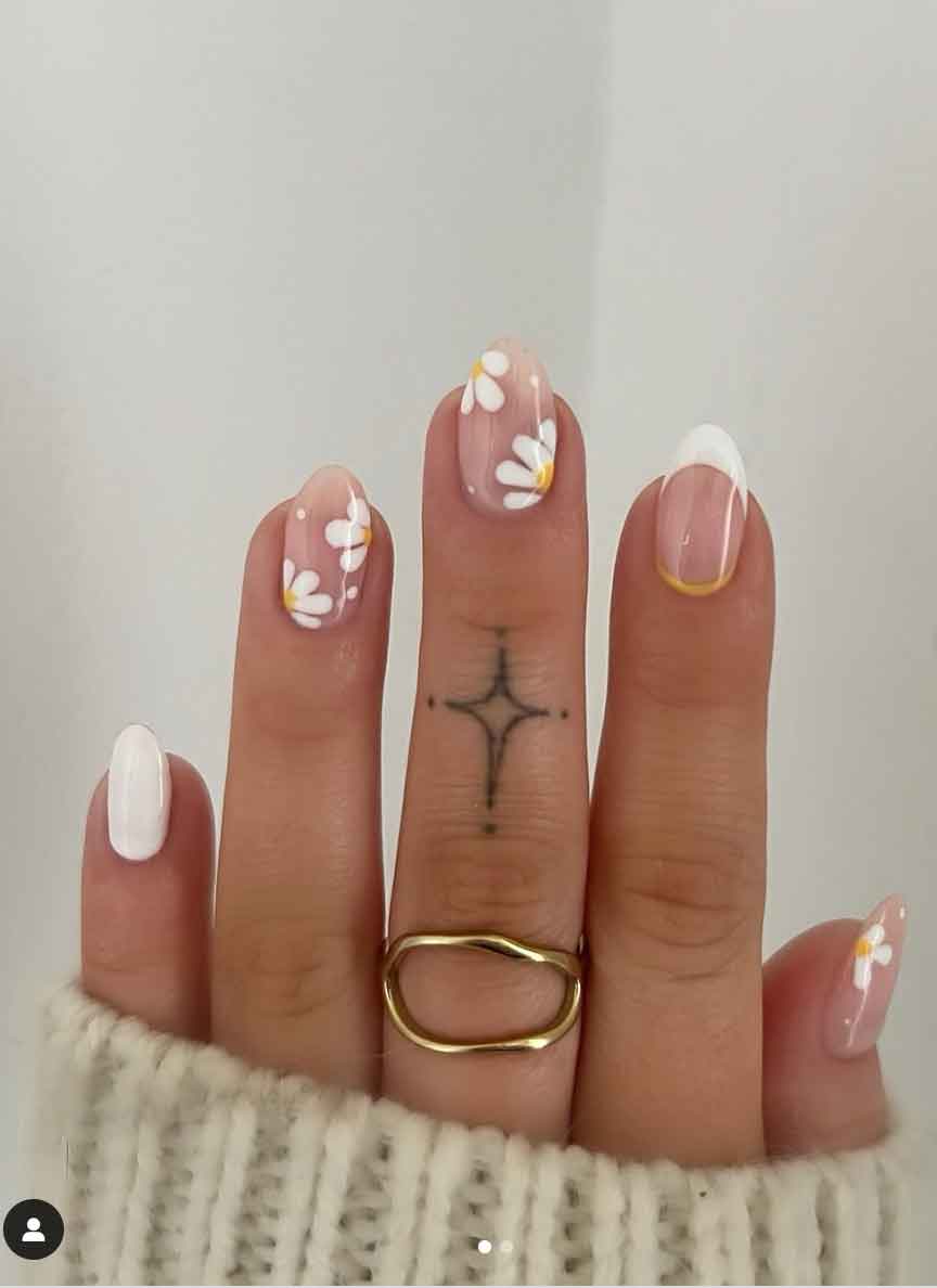 Medium Almond Nails With Daisy French Tips Medium Almond Nails With Daisy French Tips — Simple Flower Nails