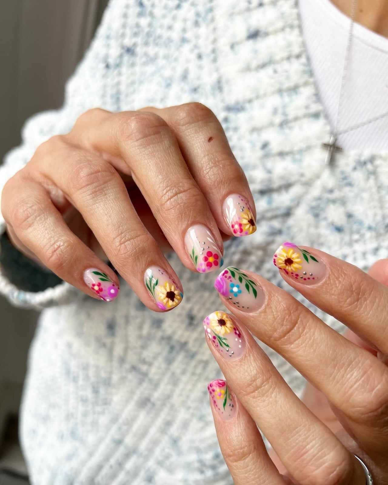 Short Oval Nails With Colorful Floral Motifs Short Oval Nails With Colorful Floral Motifs — Simple Flower Nails