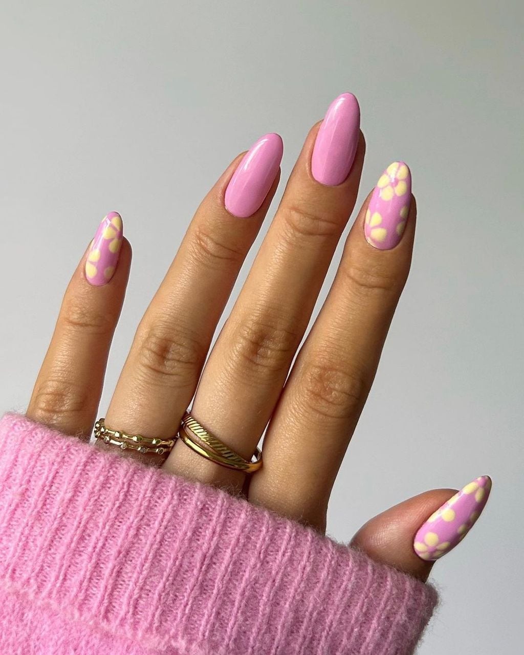 Medium Oval Nails With Bright Yellow Flowers Medium Oval Nails With Bright Yellow Flowers — Simple Flower Nails