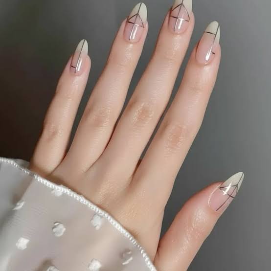Medium Almond Gold Geometric Lines Medium Almond Gold Geometric Lines — Simple Formal Nails