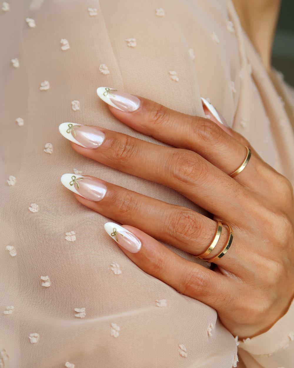 Short Almond Milky White Pearlescent Short Almond Milky White Pearlescent — Simple Formal Nails