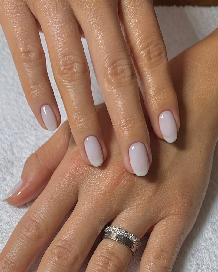 Short Round Classic French Manicure Short Round Classic French Manicure — Simple Formal Nails