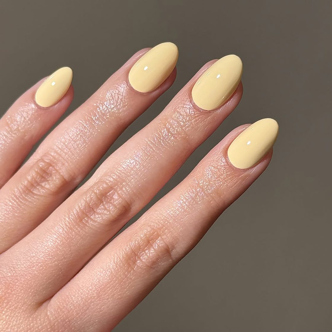 Pale Yellow Short Oval Gel Nails, Glossy Pale Yellow Short Oval Gel Nails, Glossy — Simple Gel Nails Colors