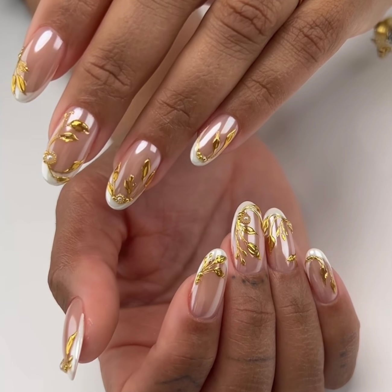 Medium Oval Nude White French Gold Leaf Accents Medium Oval Nude White French Gold Leaf Accents — Simple Gold Chrome Nails