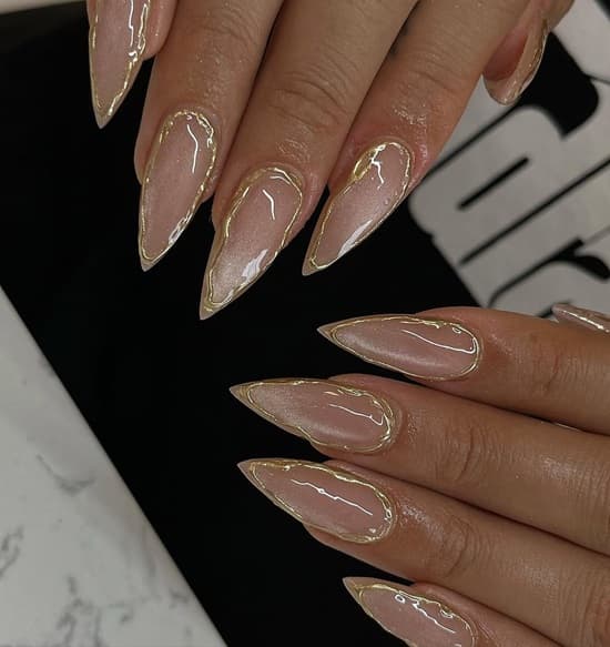 Long Stiletto Nude Gold Outline Accent Long Stiletto Nude Gold Outline Accent — Simple Gold Chrome Nails