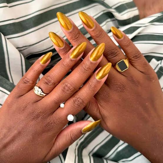 Long Almond Vibrant Gold Chrome Long Almond Vibrant Gold Chrome — Simple Gold Chrome Nails