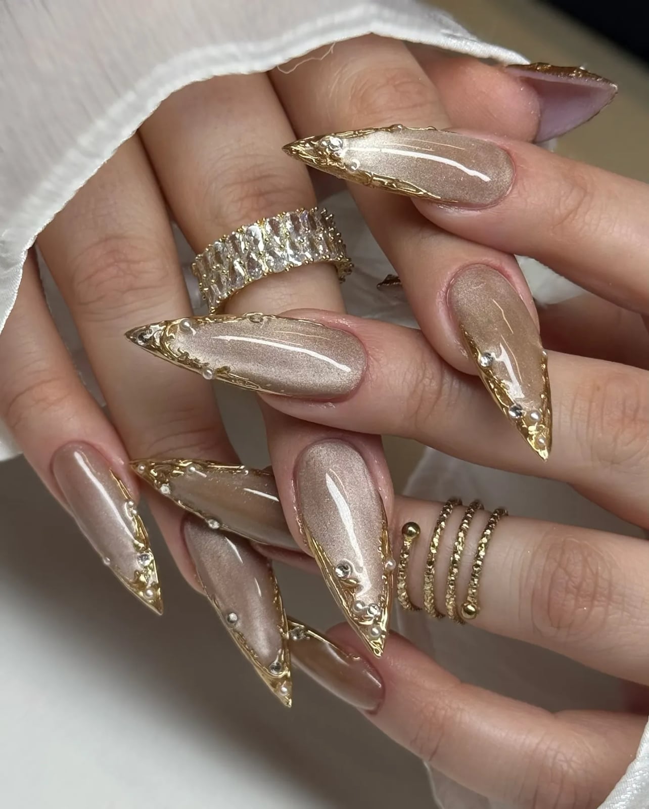 Extra Long Stiletto Beige Gold Chrome Embellished French Extra Long Stiletto Beige Gold Chrome Embellished French — Simple Gold Chrome Nails
