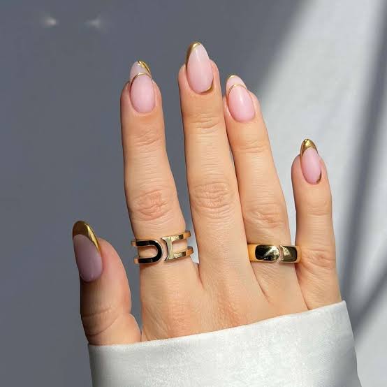 Medium Almond Nude Base Gold Chrome French Medium Almond Nude Base Gold Chrome French — Simple Gold Chrome Nails