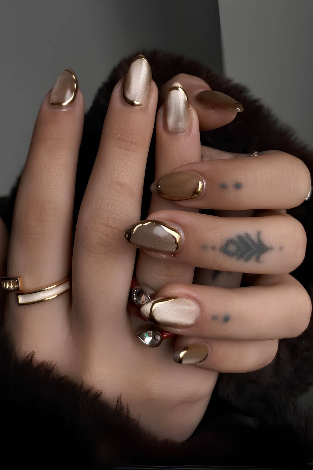 Medium Almond Glossy Gold French Tips Medium Almond Glossy Gold French Tips — Simple Gold Chrome Nails