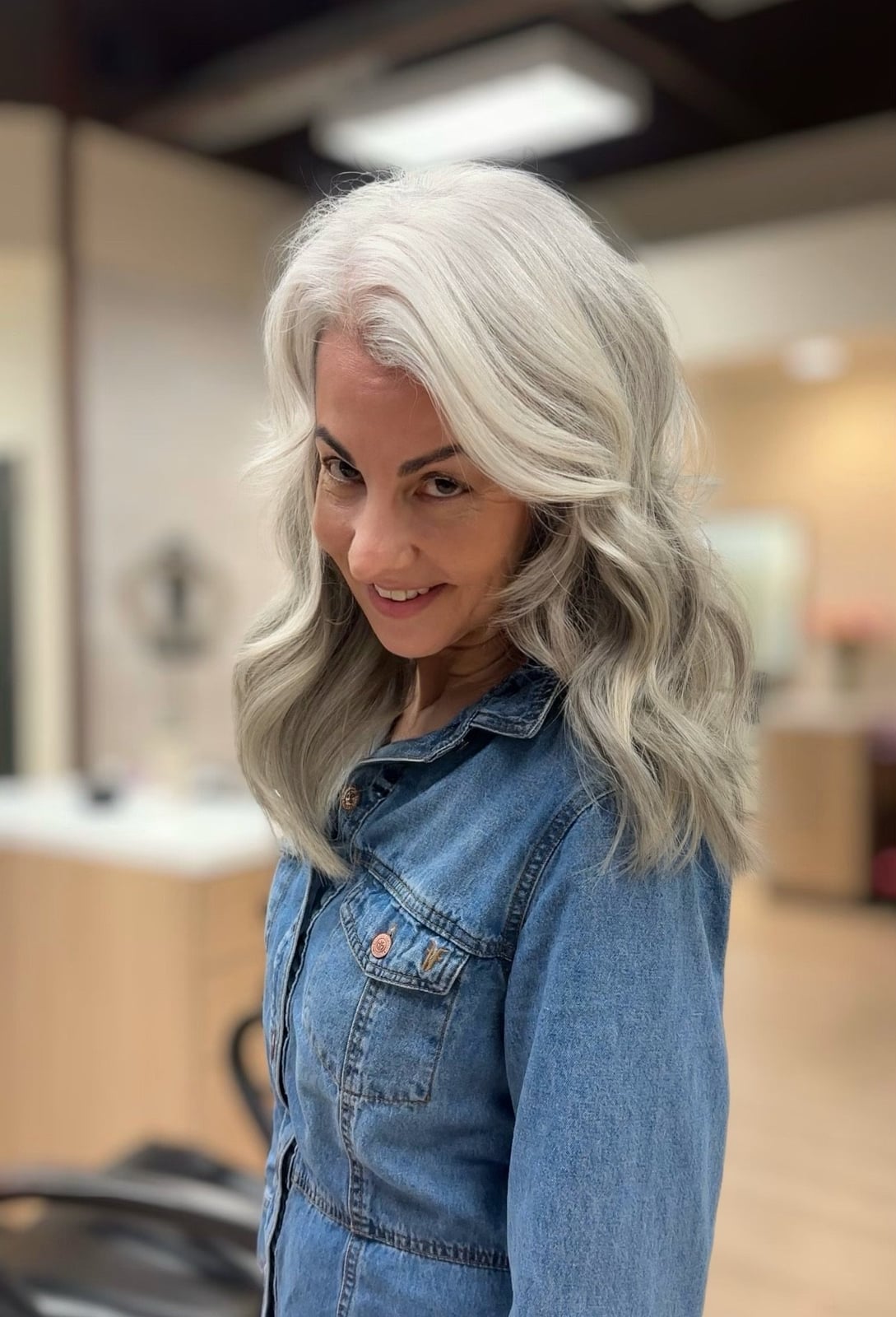 Collarbone Waves With Natural Silver Gray, Wavy Collarbone Waves With Natural Silver Gray, Wavy — Simple Gray Blending