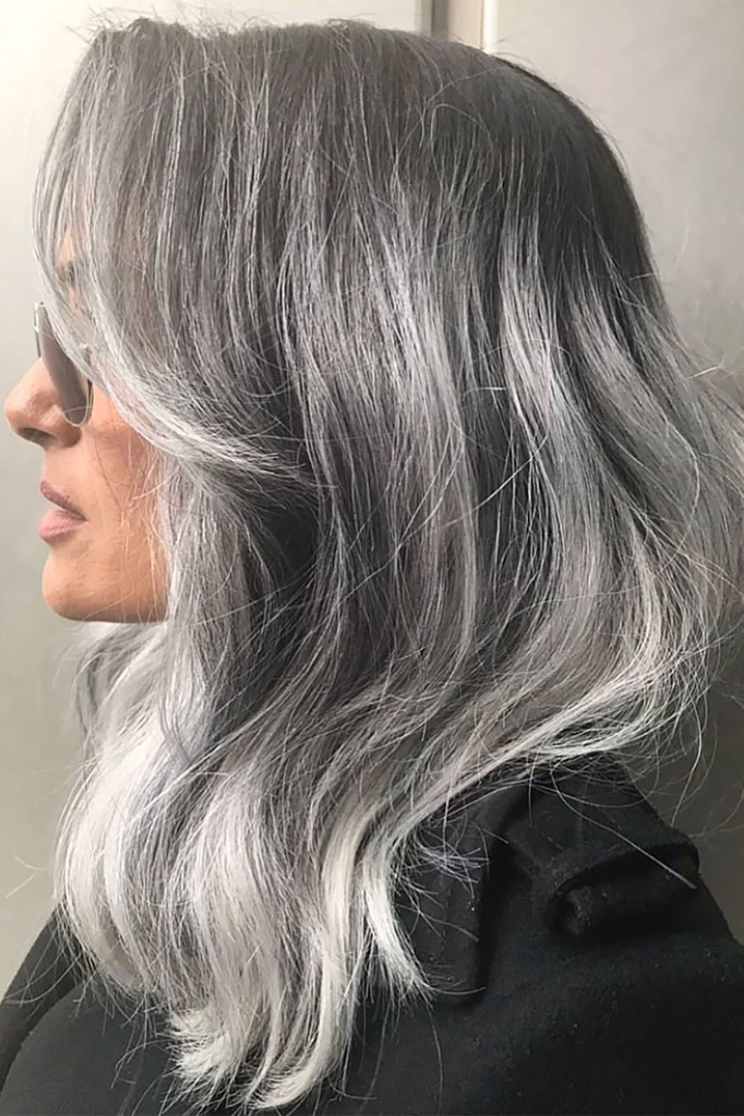 Mid-Back Wavy Hair With Seamless Gray Blend, Layers Mid-Back Wavy Hair With Seamless Gray Blend, Layers — Simple Gray Blending