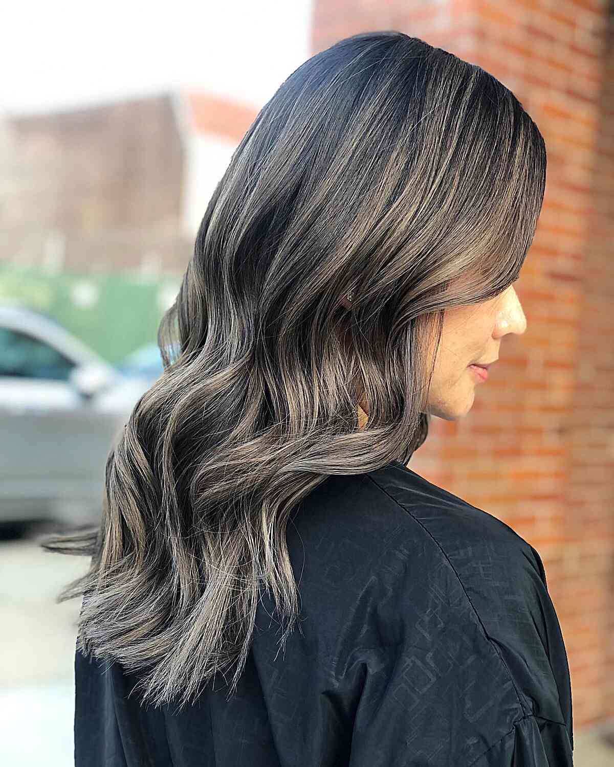Mid-Back Wavy Hair With Gray Blend Mid-Back Wavy Hair With Gray Blend — Simple Gray Blending