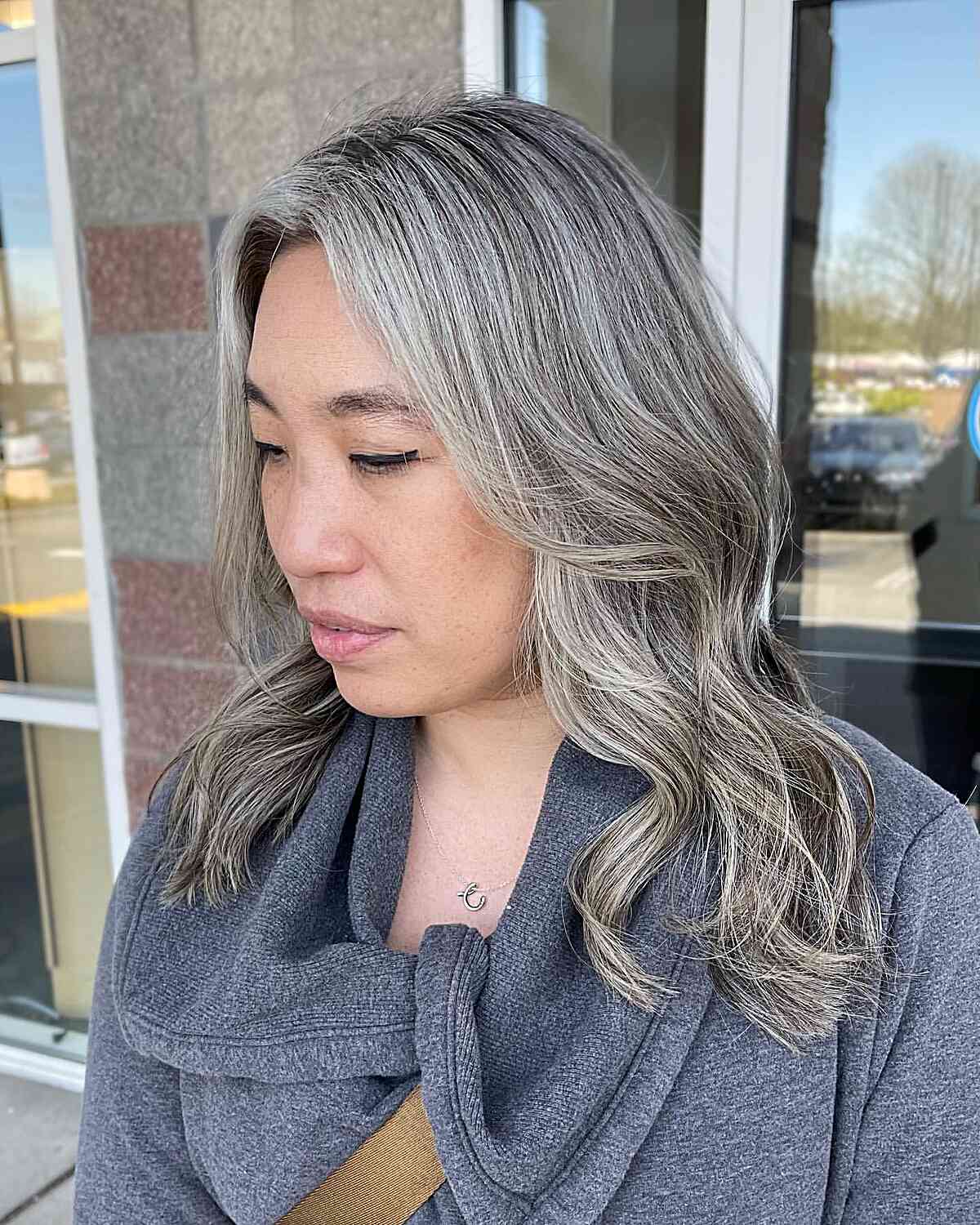 Mid-Back Layers With Gray And Blonde Highlights Mid-Back Layers With Gray And Blonde Highlights — Simple Gray Blending