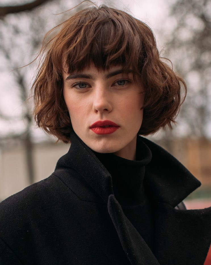 Chin Length Bob With Wavy Texture And Curtain Bangs Chin Length Bob With Wavy Texture And Curtain Bangs — Simple Haircuts for Thinning Hair