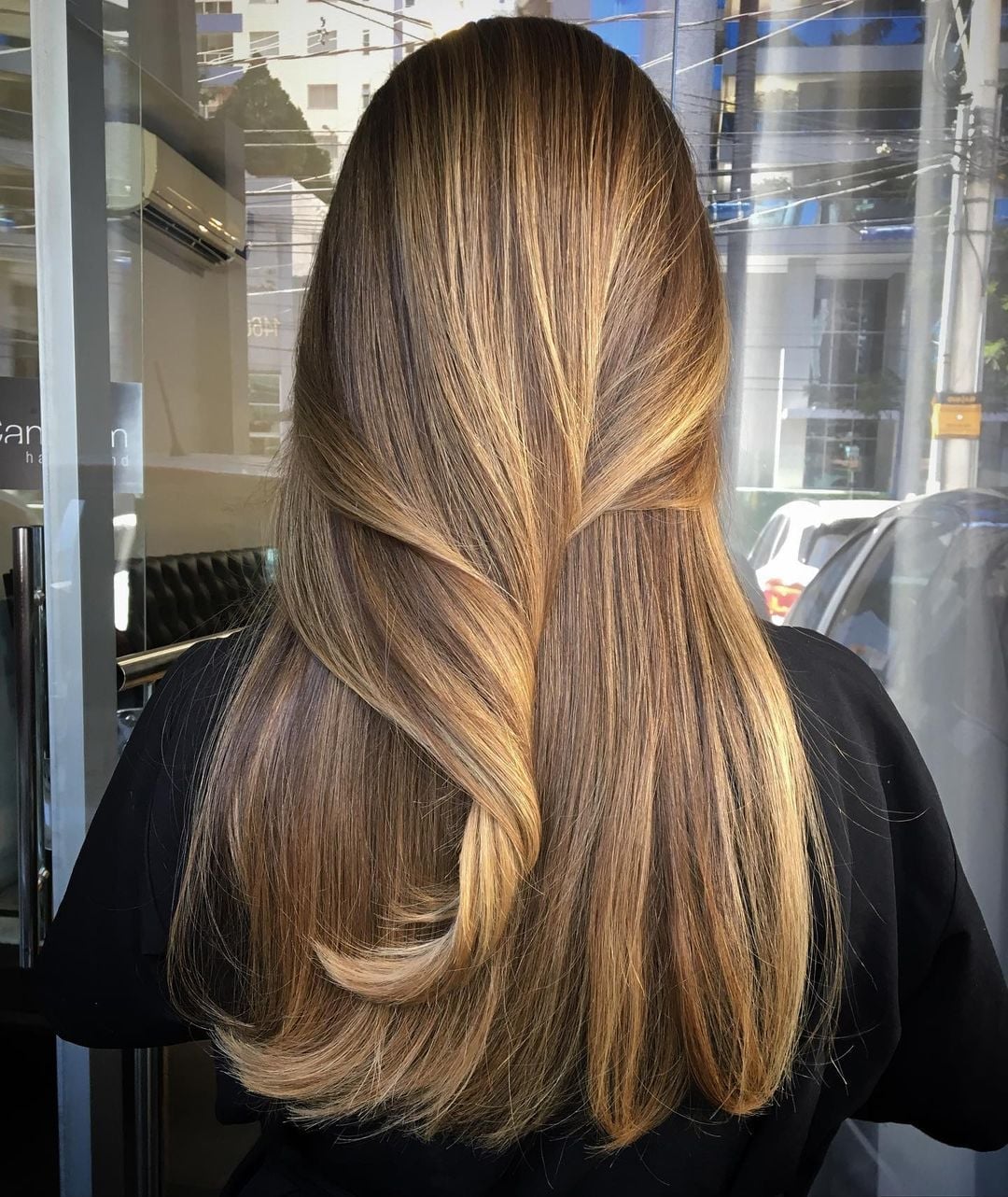 Medium Brown Mid-Back With Natural Highlights Medium Brown Mid-Back With Natural Highlights — Simple Highlights