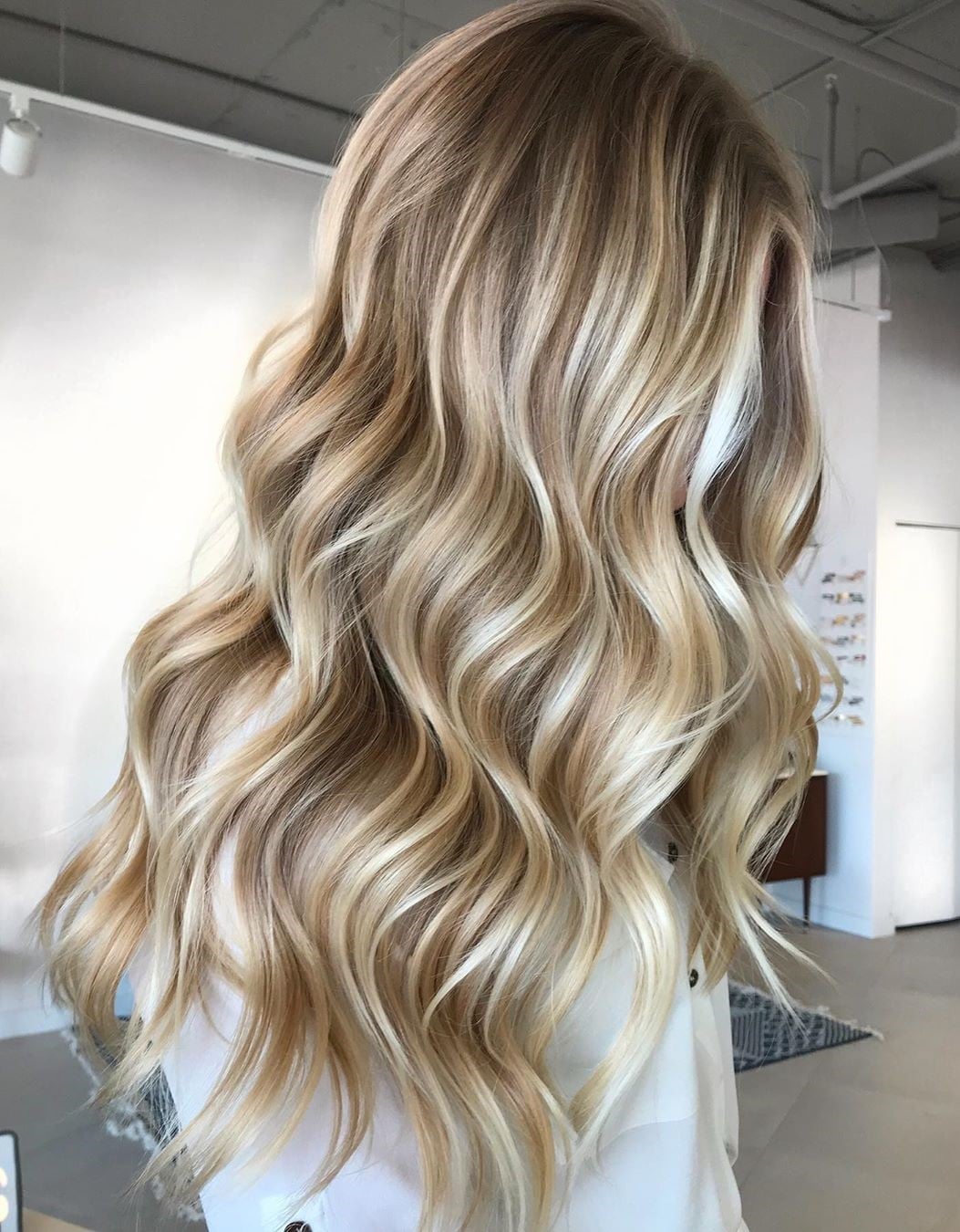 Blonde Base With Lighter Blonde Highlights Blonde Base With Lighter Blonde Highlights — Simple Highlights