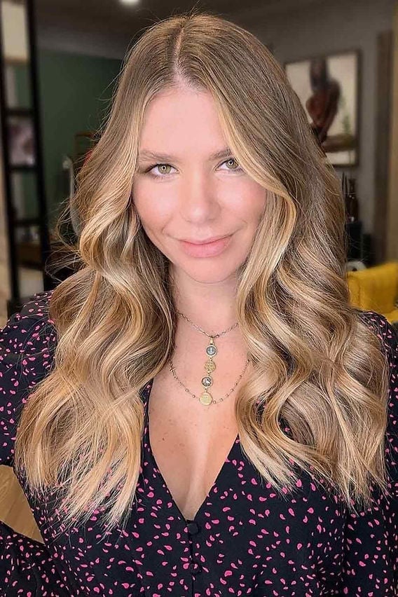 Light Brown Base With Honey Blonde, Mid-Back Light Brown Base With Honey Blonde, Mid-Back — Simple Highlights