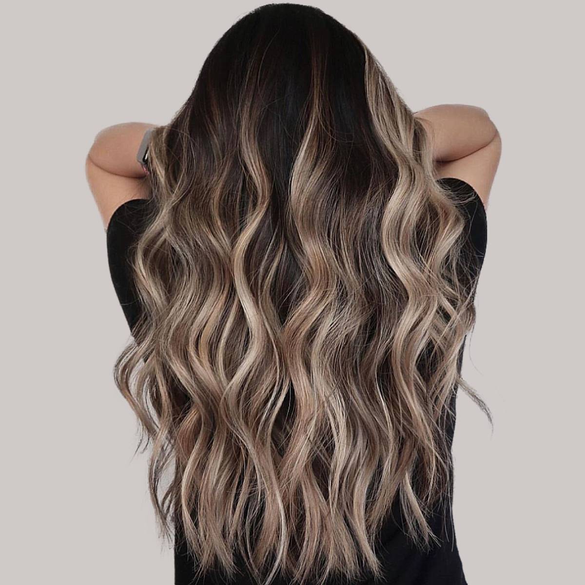 Dark Blonde Mid-Back With Bright Highlights, Layers Dark Blonde Mid-Back With Bright Highlights, Layers — Simple Highlights